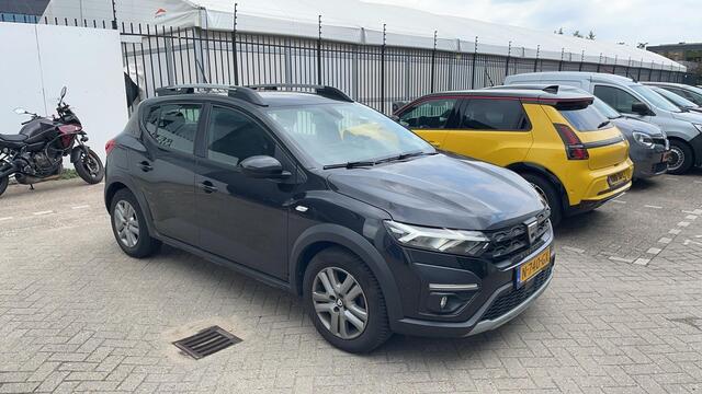 Dacia SANDERO Stepway 1.0 TCe 100 Bi-Fuel Comfort / CAMERA / PARKEERSENSOREN VOOR EN ACHTER / NAVIGATIE / DEALER ONDERHOUDEN