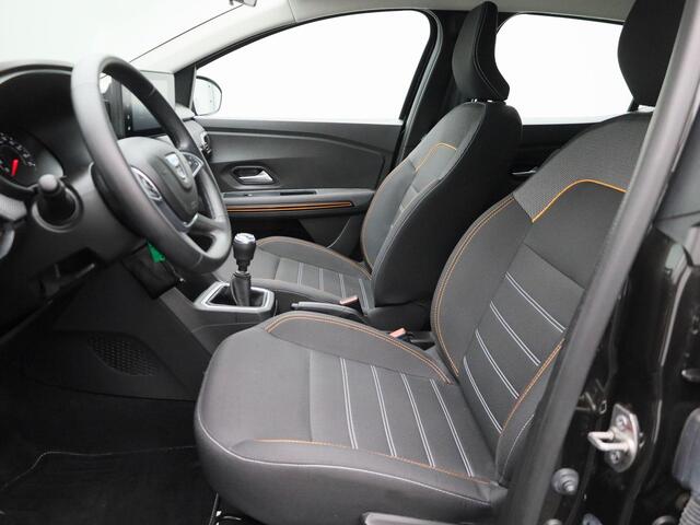 Dacia SANDERO Stepway 1.0 TCe 90 Comfort | Blind Spot Warning | Camera | PDC Voor + Achter | Airconditioning | LED-Verlichting | Cruise Control & Snelheidsbegrenzer | Licht- & Regensensor | Apple Carplay & Android Auto