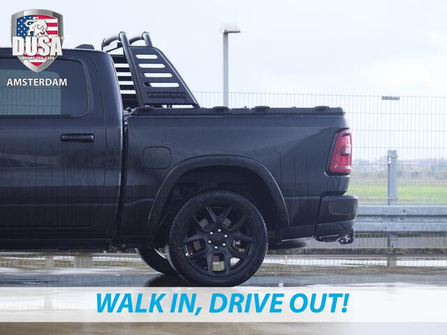 Dodge 1500 RAM | Laramie | Night Edition | 3.0L I6 Hurricane | Crew Cab | 4X4 | Panorama | Niveau regeling | 14,4-inch Touchscreen | Passenger Display Meerprijs extra opties / Accessoires zoals Deksel, Backflip, Fenders, wraps, Stripings etc