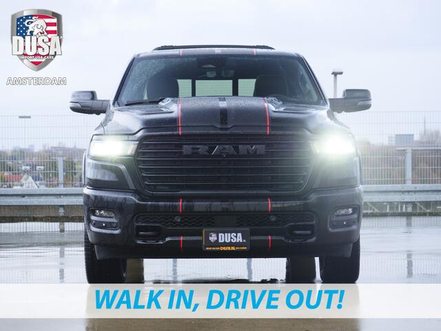 Dodge 1500 RAM | Laramie | Night Edition | 3.0L I6 Hurricane | Crew Cab | 4X4 | Panorama | Niveau regeling | 14,4-inch Touchscreen | Passenger Display Meerprijs extra opties / Accessoires zoals Deksel, Backflip, Fenders, wraps, Stripings etc