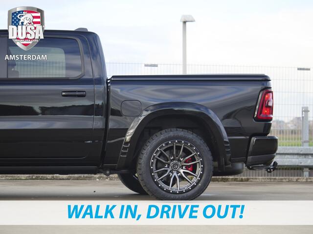 Dodge 1500 RAM | Laramie | Night Edition | 3.0L I6 Hurricane | Crew Cab | 4X4 | Panorama | Niveau regeling | 14,4-inch Touchscreen | Passenger Display Meerprijs extra opties / Accessoires zoals Deksel, Backflip, Fenders, wraps, Stripings etc