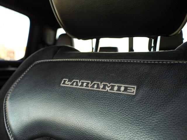 Dodge 1500 Ram 5.7 V8 4x4 Crew Cab Laramie | Luchtvering | stoel/stuur verwarming | 4x4| 22 inch velgen
