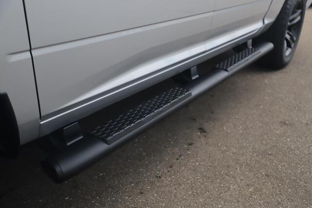 Dodge 1500 Ram 5.7 V8 4x4 Quad Cab 6'4 Laramie Silver / Black Trekhaak Schuifdak Leder Alpine Sound 20 inch LMV Stuur & Stoelverwarming 3500KG Trekgewicht