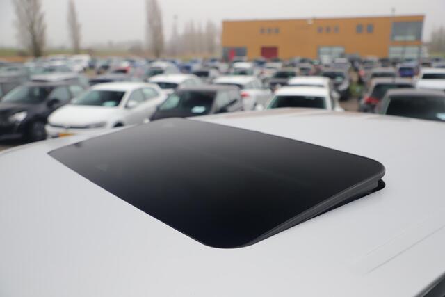 Dodge 1500 Ram 5.7 V8 4x4 Quad Cab 6'4 Laramie Silver / Black Trekhaak Schuifdak Leder Alpine Sound 20 inch LMV Stuur & Stoelverwarming 3500KG Trekgewicht