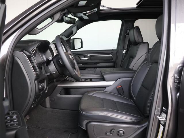 Dodge 1500 Ram 5.7 V8 4x4 Crew Cab Sport Night Edition | eTorque | Pano-Dak | Groot Navi|