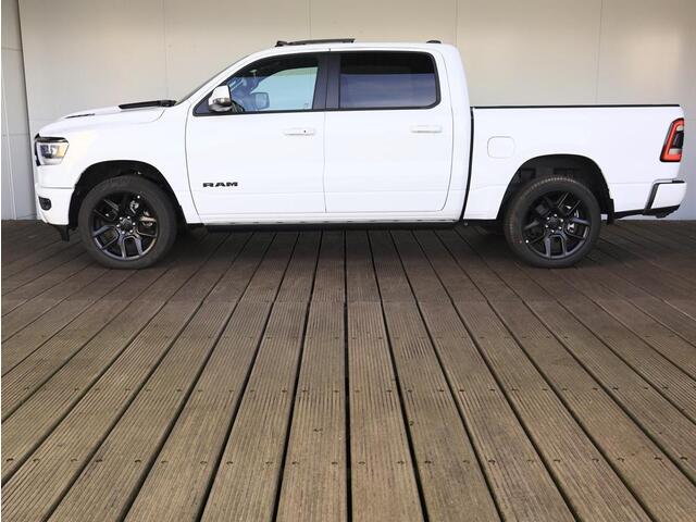 Dodge 1500 Ram 5.7 V8 4x4 Crew Cab Sport Night edition | Elektrisch Sidebars | Pano-Dak | Groot Navi | eTorque |