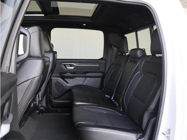 Dodge 1500 Ram 5.7 V8 4x4 Crew Cab Sport Night edition | Elektrisch Sidebars | Pano-Dak | Groot Navi | eTorque |