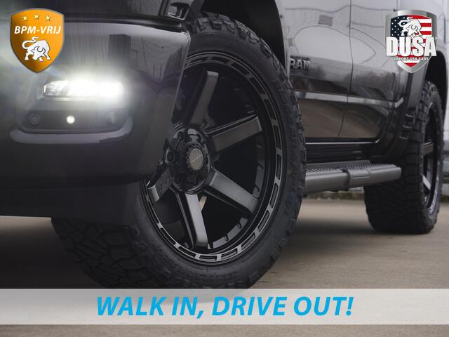 Dodge 1500 RAM | Laramie | Night Edition | 3.0L I6 Hurricane | Crew Cab | 4X4 | INCL BPM-VOORDEEL | Niveau regeling | 14,4-inch Touchscreen | Passenger Display | Getoonde accessoires zijn verkrijgbaar tegen meerprijs