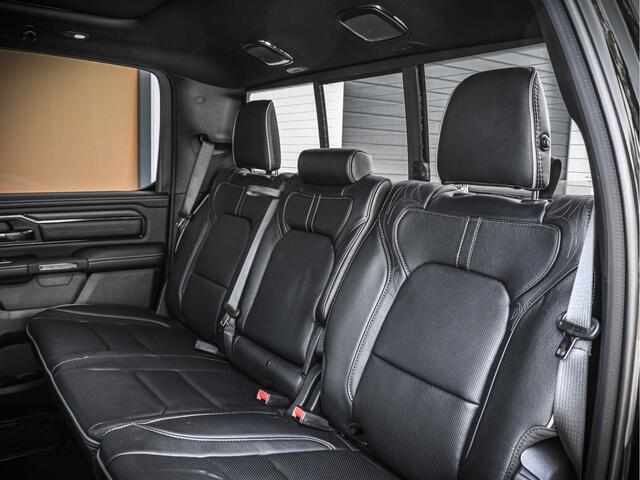 Dodge 1500 Ram Crew Cab Limited Night Edition Rambox | Digitale cluster + MWK