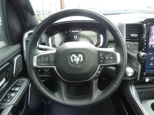 Dodge 1500 Ram 5.7 V8 4x4 Crew Cab Laramie Night Edition -Fully Loaded-