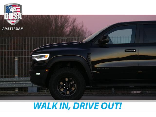Dodge RAM PICKUP | RHO | 3.0L Twin-Turbo I-6 | 4x4 | Crew Cab TWIN-TURBO HIGH OUTPUT | Panoramadak | 14,4-inch Touchscreen | Passenger Display Meerprijs extra opties / Accessoires zoals Deksel, Backflip, Fenders, wraps, Stripings etc