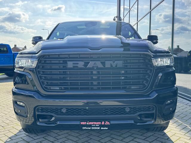 Dodge RAM PICKUP Laramie Night Premium Hurricane | H&K | Elektrische treeplanken