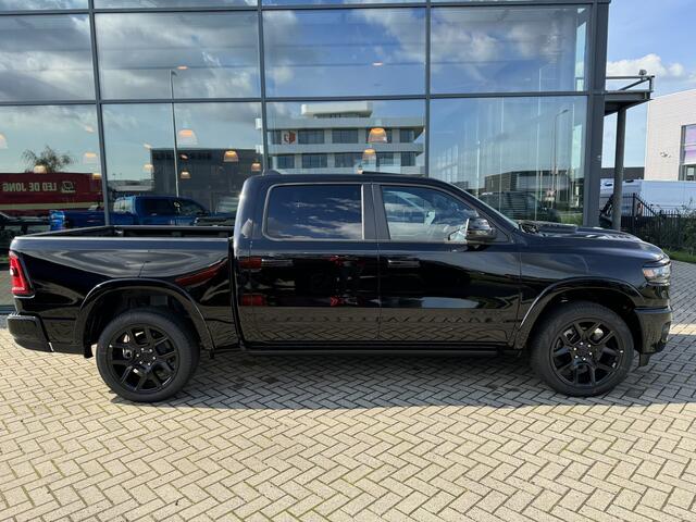 Dodge RAM PICKUP Laramie Night Premium Hurricane | H&K | Elektrische treeplanken