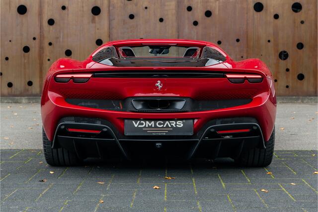 Ferrari 296 GTS 3.0 V6 | 1e Eigenaar | ACC | CarPlay | AFS | MyFerrari Connect | Daytona |