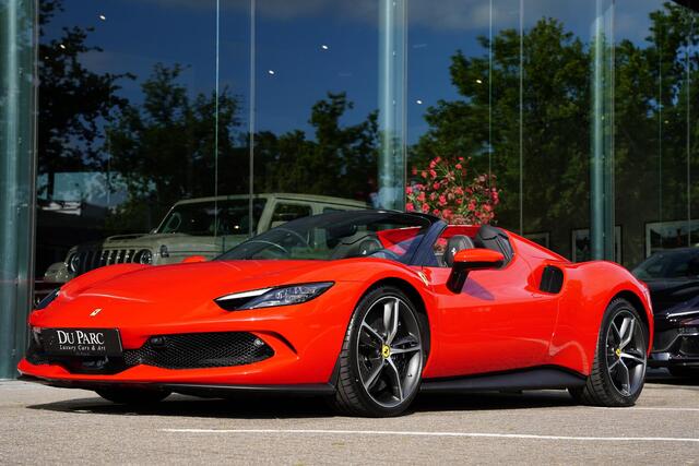 Ferrari 296 GTS 3.0 V6 F 1 Atelier Car Lifting