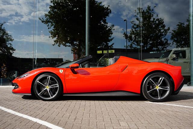 Ferrari 296 GTS 3.0 V6 F 1 Atelier Car Lifting