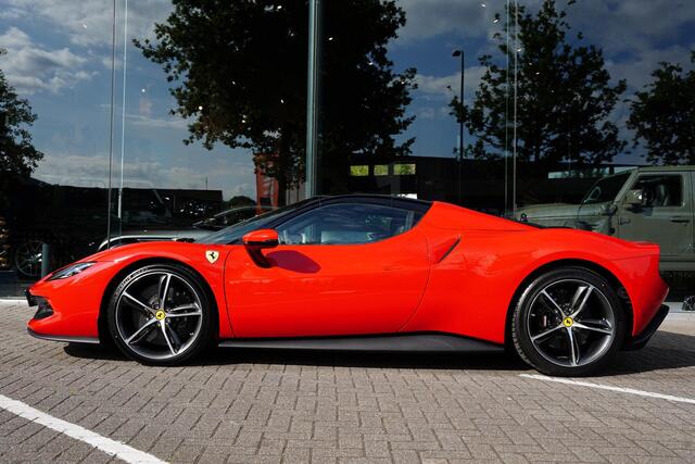 Ferrari 296 GTS 3.0 V6 F 1 Atelier Car Lifting