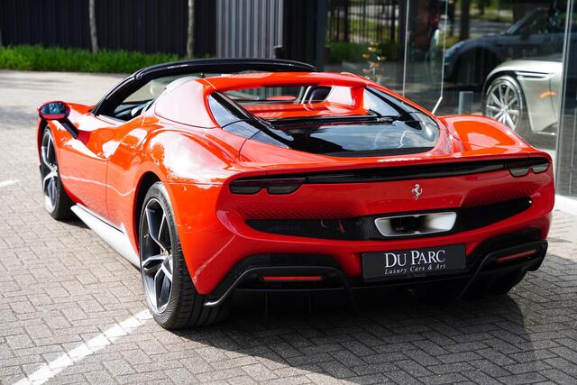 Ferrari 296 GTS 3.0 V6 F 1 Atelier Car Lifting