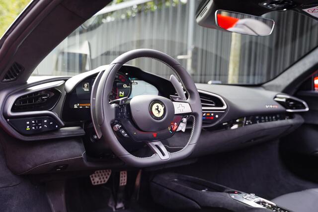 Ferrari 296 GTS 3.0 V6 F 1 Atelier Car Lifting