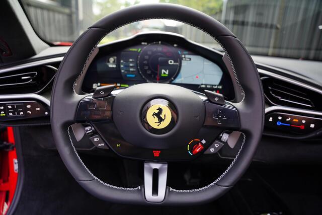 Ferrari 296 GTS 3.0 V6 F 1 Atelier Car Lifting