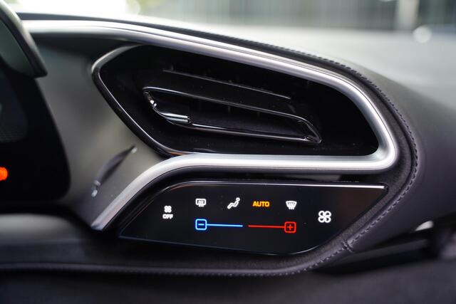 Ferrari 296 GTS 3.0 V6 F 1 Atelier Car Lifting