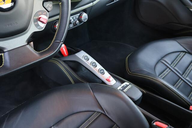 Ferrari 488 3.9 GTB HELE | NL AUTO | CAPRISTO UITLAAT | ACHTERUITRIJCAMERA | LIFTING SYSTEEM | APPLE CARPLAY | BUMPY ROAD | SUBWOOFER | FULL FERRARI SERVICED