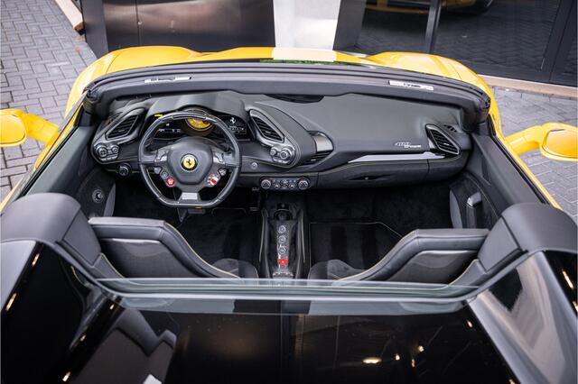 Ferrari 488 3.9 Spider HELE - Giallo Modena | Racing Seats | Carbon | Camera