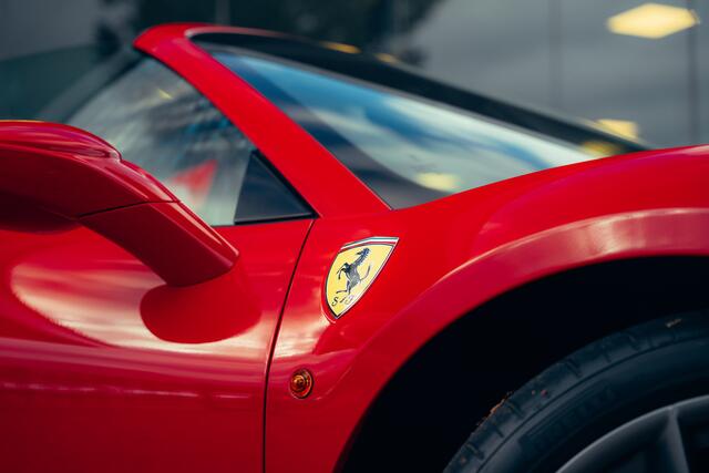 Ferrari 488 3.9 Spider HELE ** NL geleverd ** Atelier ** Carbon ** Titanium Exhaust ** 360 Camera ** Scuderia Shields ** NAP!