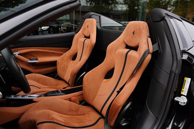 Ferrari F8 Spider 3.9 V8 HELE Cuoio Interior 18 D.Km