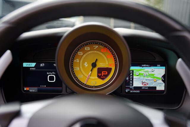 Ferrari F8 Spider 3.9 V8 HELE Cuoio Interior 18 D.Km