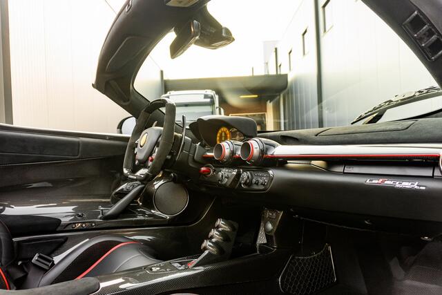 Ferrari LaFerrari Aperta V12 - Nero Daytona - Delivery kilometers