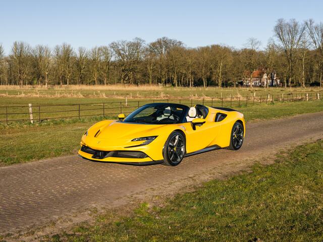 Ferrari SF90 Spider 4.0 V8 Assetto Fiorano Giallo Triplo Strato, JBL, Full Carbon