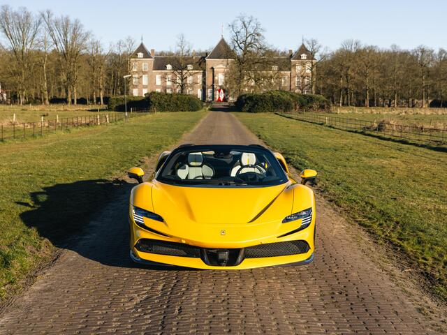 Ferrari SF90 Spider 4.0 V8 Assetto Fiorano Giallo Triplo Strato, JBL, Full Carbon