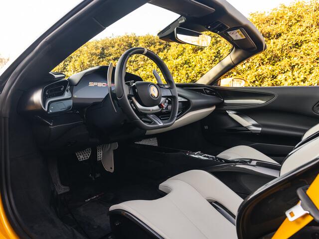 Ferrari SF90 Spider 4.0 V8 Assetto Fiorano Giallo Triplo Strato, JBL, Full Carbon