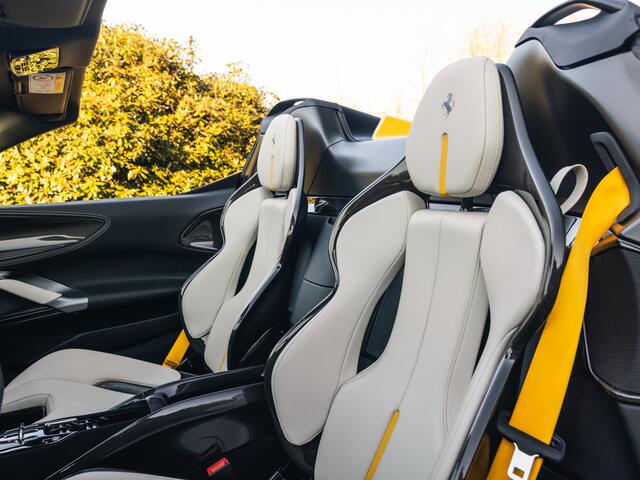 Ferrari SF90 Spider 4.0 V8 Assetto Fiorano Giallo Triplo Strato, JBL, Full Carbon