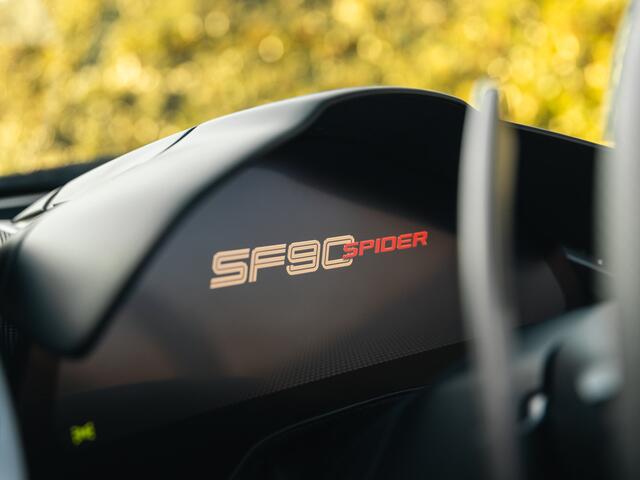 Ferrari SF90 Spider 4.0 V8 Assetto Fiorano Giallo Triplo Strato, JBL, Full Carbon