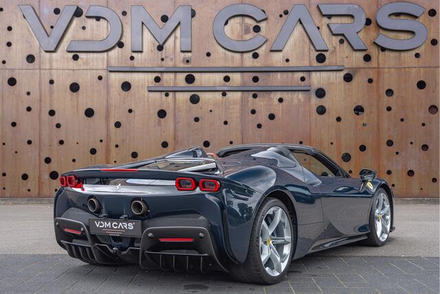 Ferrari SF90 Spider 4.0 V8 | CARBON (12x) | CarPlay | Lift | AFS | Two-Tone |