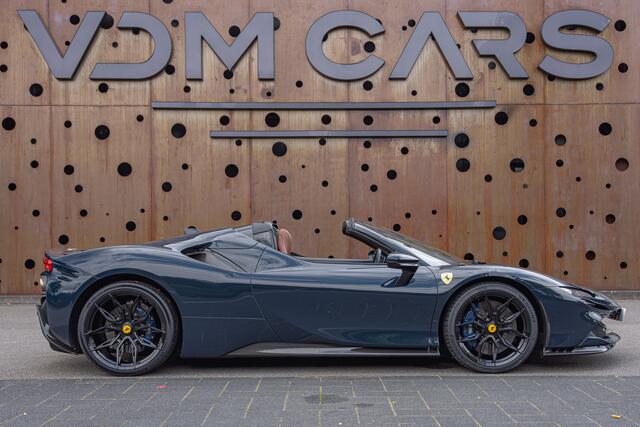 Ferrari SF90 Spider 4.0 V8 | CARBON (12x) | CarPlay | Lift | AFS | Two-Tone |