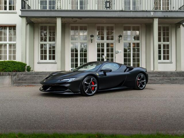 Ferrari SF90 Stradale 4.0 V8 1000 PK PHEV CARBON SEATS/STUUR LIFT CARPLAY AFS CAMERA