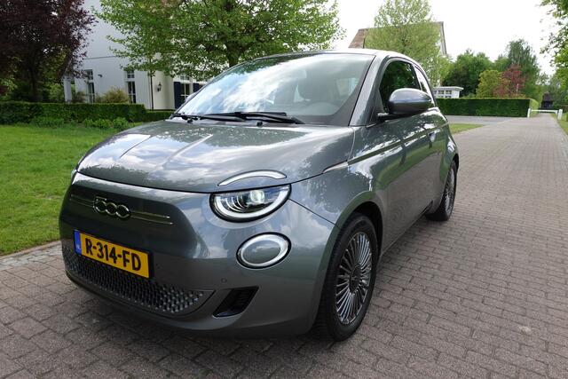Fiat 500 Icon 42 kWh | Stoelverwarming | Camera | Led | PDC | CarPlay |