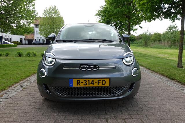 Fiat 500 Icon 42 kWh | Stoelverwarming | Camera | Led | PDC | CarPlay |