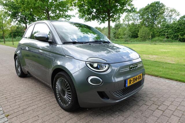 Fiat 500 Icon 42 kWh | Stoelverwarming | Camera | Led | PDC | CarPlay |