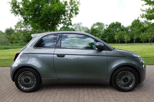 Fiat 500 Icon 42 kWh | Stoelverwarming | Camera | Led | PDC | CarPlay |