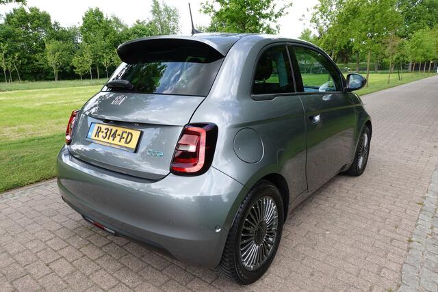 Fiat 500 Icon 42 kWh | Stoelverwarming | Camera | Led | PDC | CarPlay |
