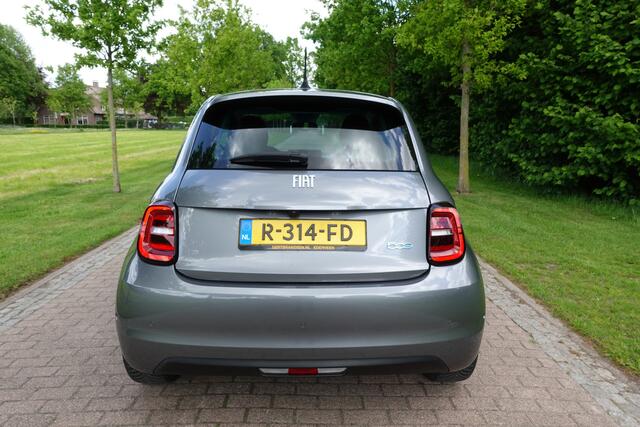 Fiat 500 Icon 42 kWh | Stoelverwarming | Camera | Led | PDC | CarPlay |