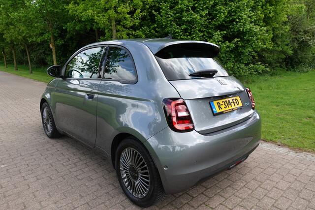 Fiat 500 Icon 42 kWh | Stoelverwarming | Camera | Led | PDC | CarPlay |