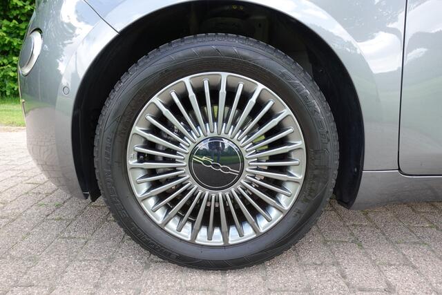 Fiat 500 Icon 42 kWh | Stoelverwarming | Camera | Led | PDC | CarPlay |