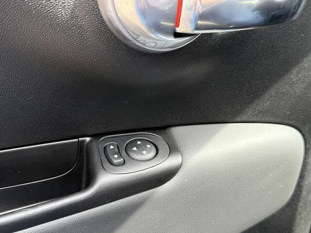 Fiat 500 1.0 Hybrid Rockstar | NAP | Navigatie | Panorama dak | Leer | DAB | Cruise Control | Lichtmetaal | Parkeersensoren | Airco |