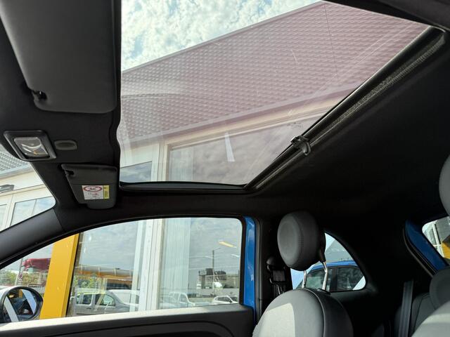 Fiat 500 1.0 Hybrid Rockstar | NAP | Navigatie | Panorama dak | Leer | DAB | Cruise Control | Lichtmetaal | Parkeersensoren | Airco |