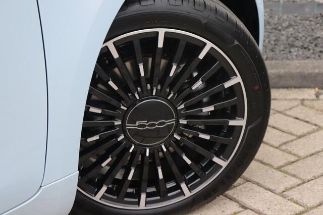 Fiat 500 La Prima 42 kWh | Pano | Technology | Winter | 17"